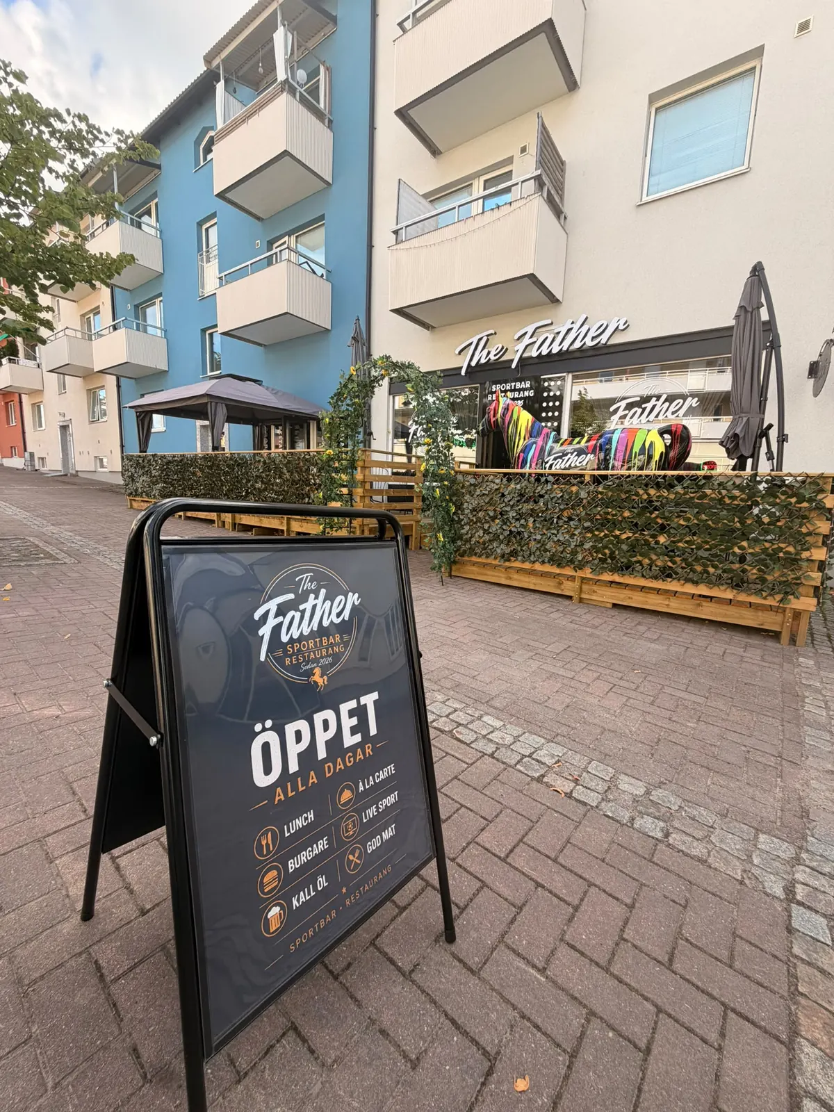 Spel och aktivitet hos The Father